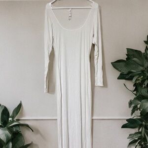 Skims long sleeve lounge dress NWOT